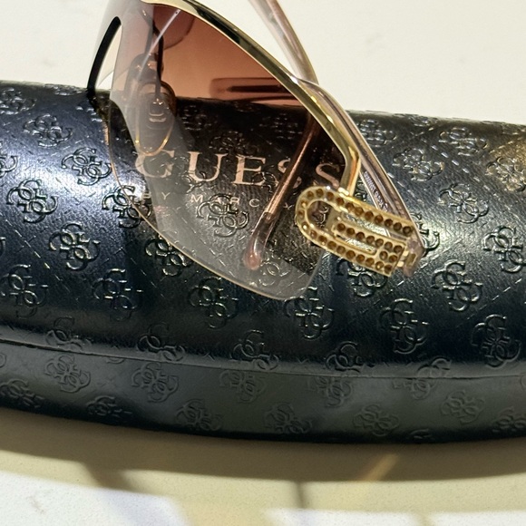 Guess Women's Y2K Vintage 2008 Sunglasses - Picture 2 of 10